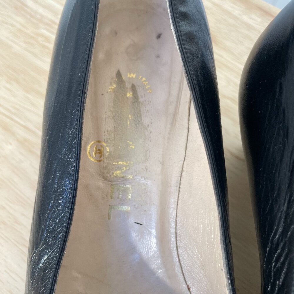 Vintage Chanel Black Leather Cap Toe Pumps - Size 38 - Picture 7 of 9